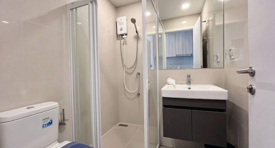 Wohnung zur Miete mit Studio in Khlong Toei, Bangkok