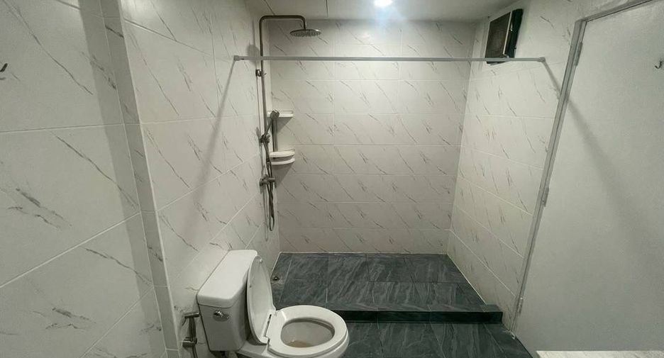 For sale 3 bedrooms condo in Watthana, Bangkok
