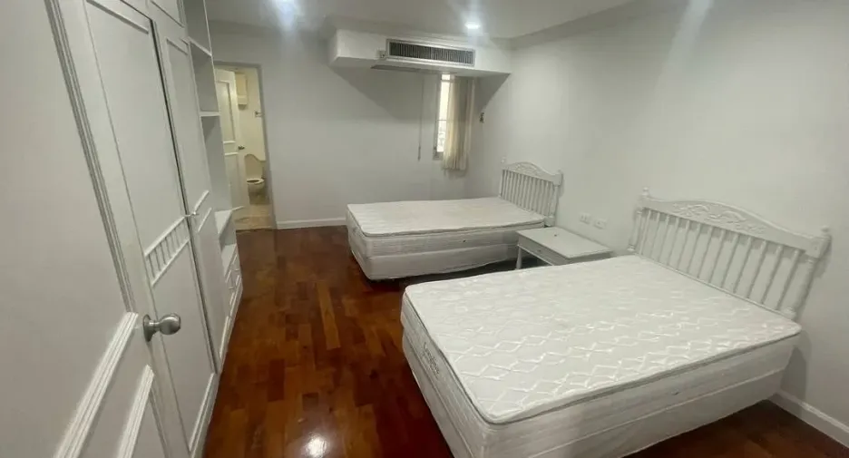 For sale 3 bedrooms condo in Watthana, Bangkok