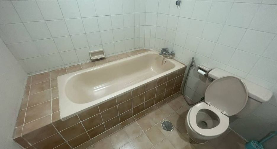 For sale 3 bedrooms condo in Watthana, Bangkok