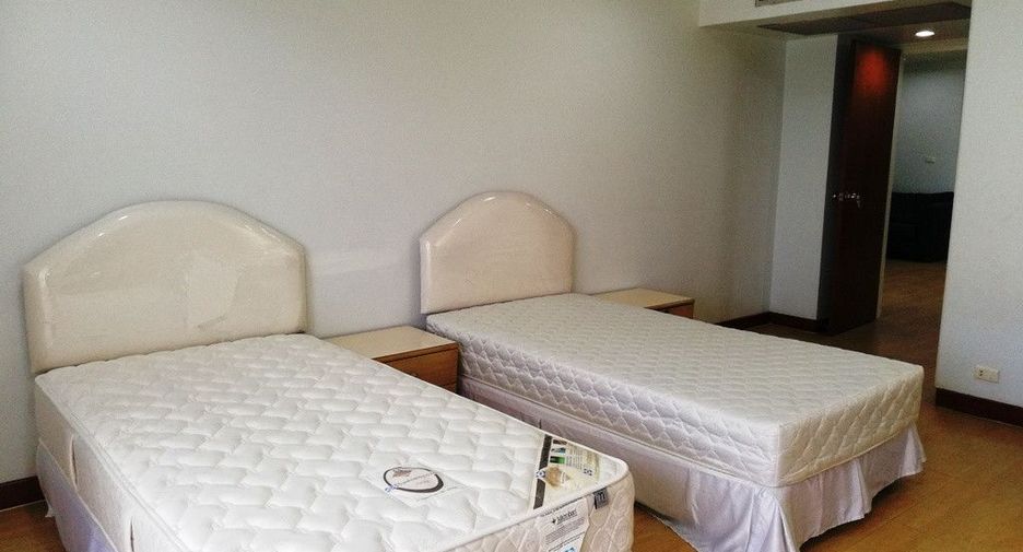 For rent 2 bedrooms condo in Khlong Toei, Bangkok