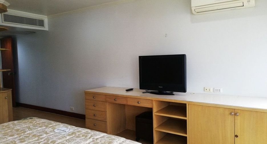 For rent 2 bedrooms condo in Khlong Toei, Bangkok