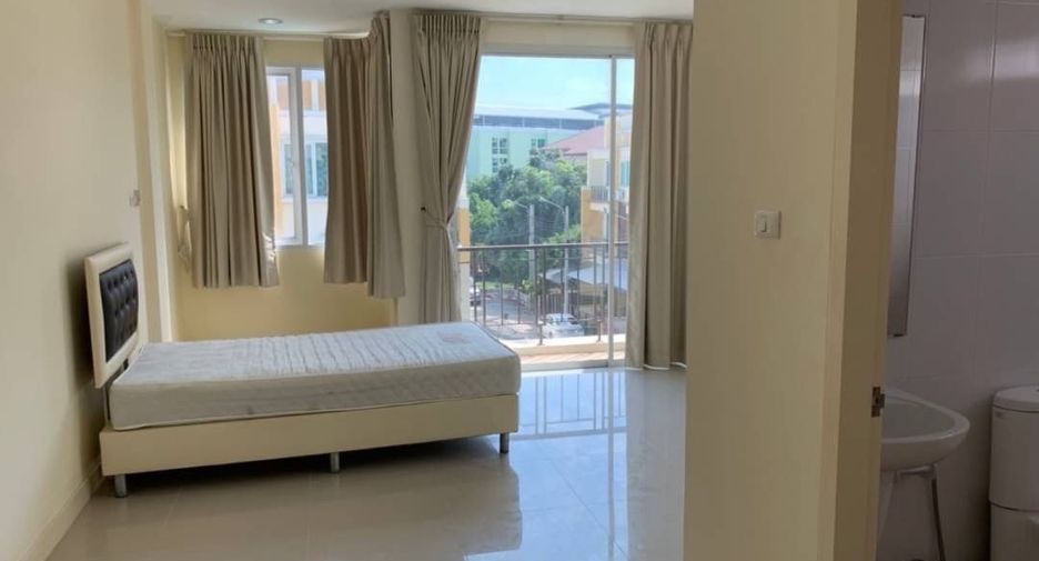 For sale 4 bedrooms townhouse in Min Buri, Bangkok