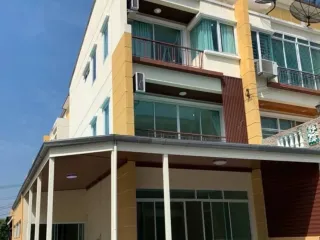 出售 4 卧室 联排别墅 在 Min Buri, 曼谷