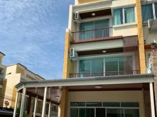 出售 4 卧室 联排别墅 在 Min Buri, 曼谷