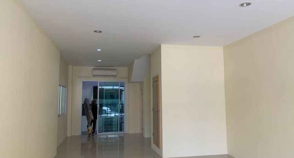 For sale 4 bedrooms townhouse in Min Buri, Bangkok