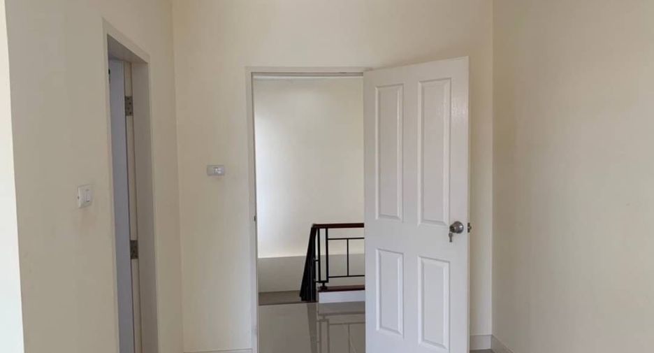 For sale 4 bedrooms townhouse in Min Buri, Bangkok