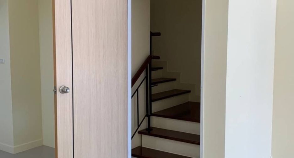 For sale 4 bedrooms townhouse in Min Buri, Bangkok