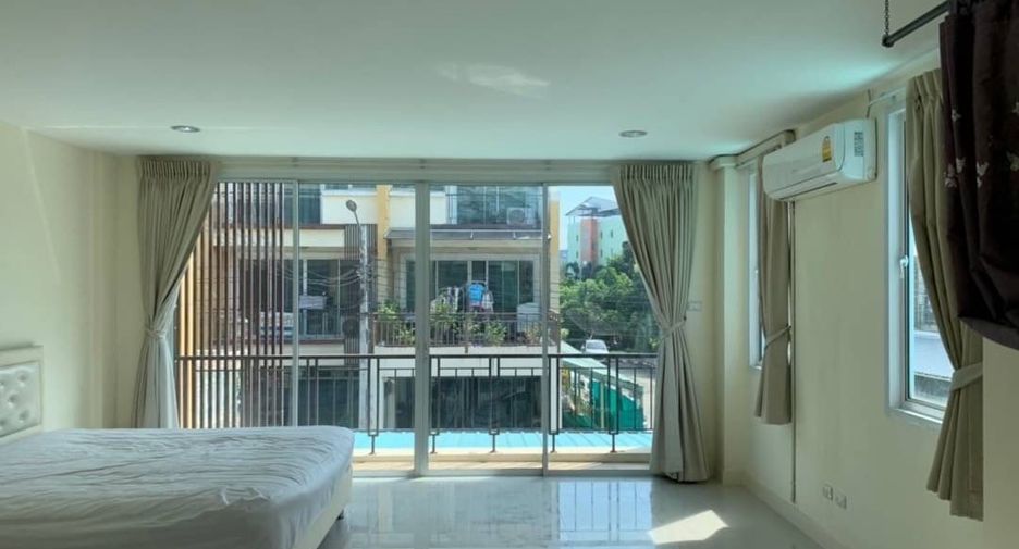 For sale 4 bedrooms townhouse in Min Buri, Bangkok