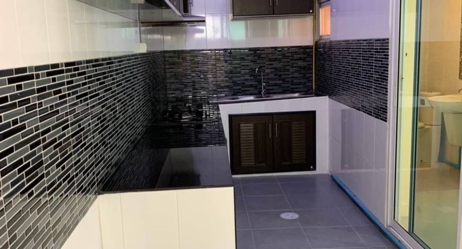 For sale 4 bedrooms townhouse in Min Buri, Bangkok