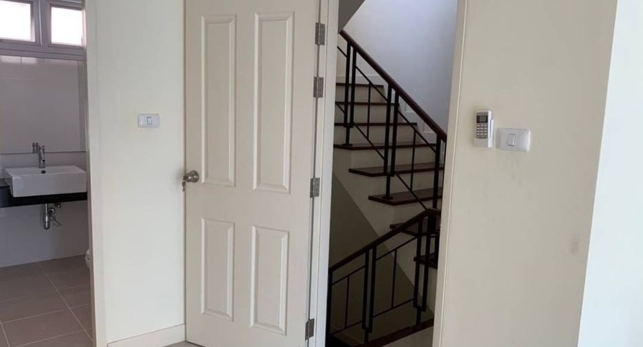 For sale 4 bedrooms townhouse in Min Buri, Bangkok