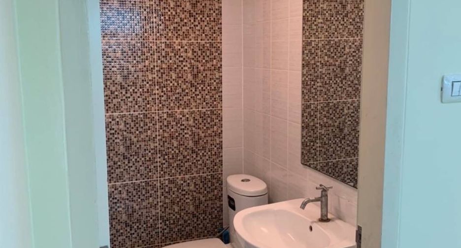 For sale 4 bedrooms townhouse in Min Buri, Bangkok