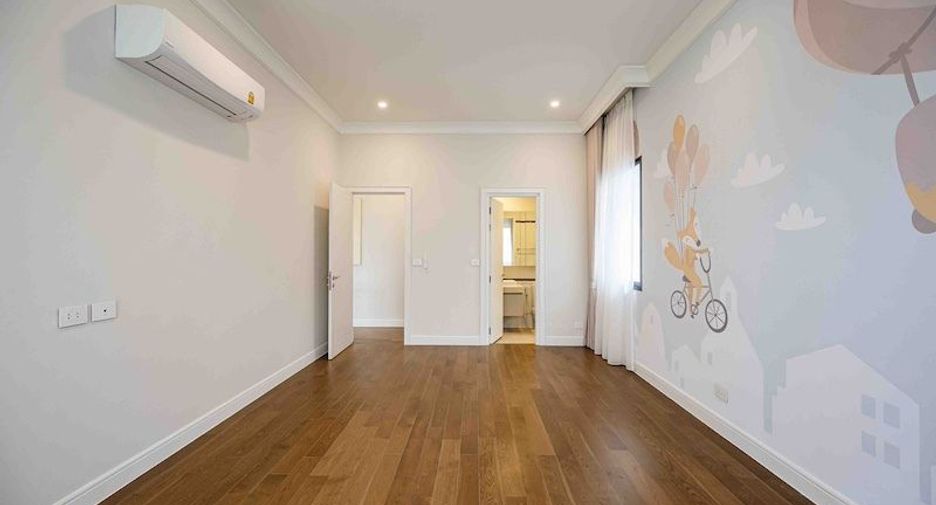 For rent 4 bedrooms house in Bang Kapi, Bangkok