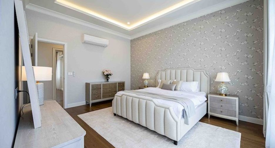 For rent 4 bedrooms house in Bang Kapi, Bangkok