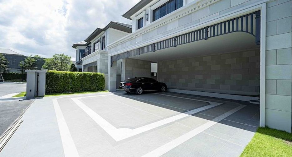 For rent 4 bedrooms house in Bang Kapi, Bangkok