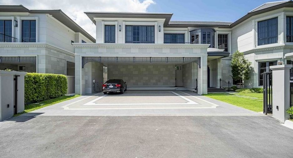For rent 4 bedrooms house in Bang Kapi, Bangkok
