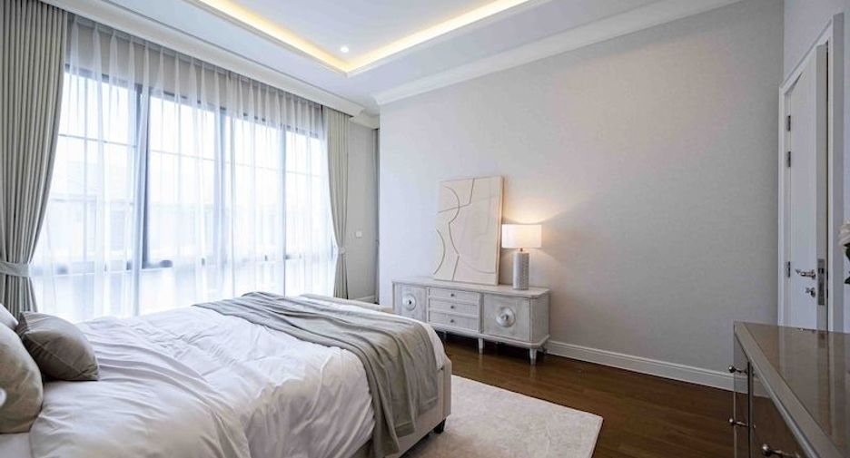 For rent 4 bedrooms house in Bang Kapi, Bangkok