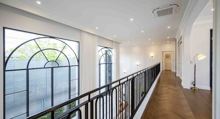 For rent 4 bedrooms house in Bang Kapi, Bangkok