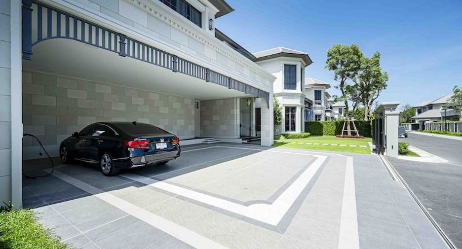 For rent 4 bedrooms house in Bang Kapi, Bangkok