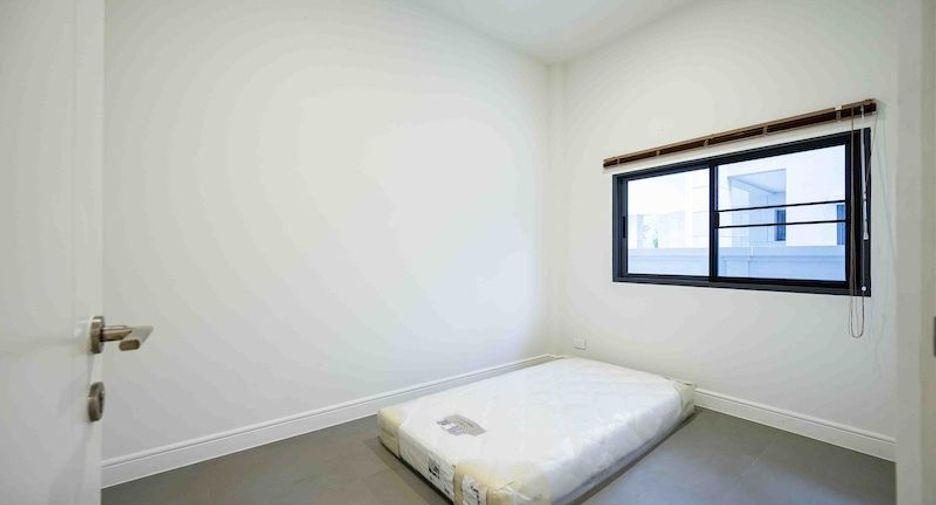 For rent 4 bedrooms house in Bang Kapi, Bangkok