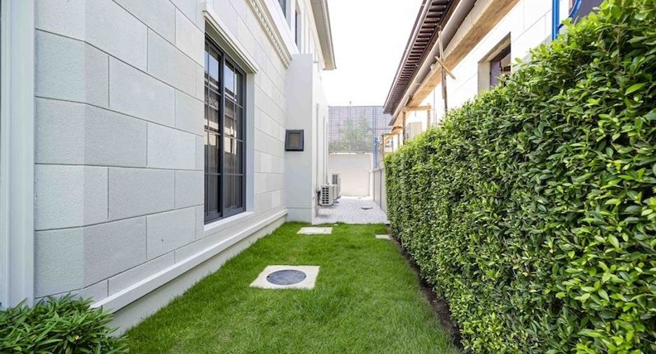 For rent 4 bedrooms house in Bang Kapi, Bangkok