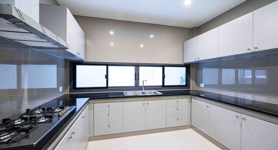 For rent 4 bedrooms house in Bang Kapi, Bangkok