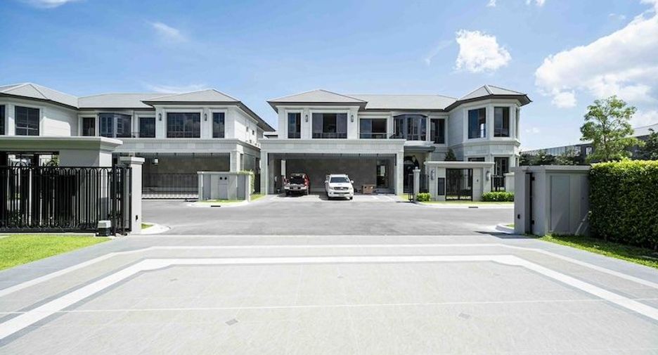For rent 4 bedrooms house in Bang Kapi, Bangkok