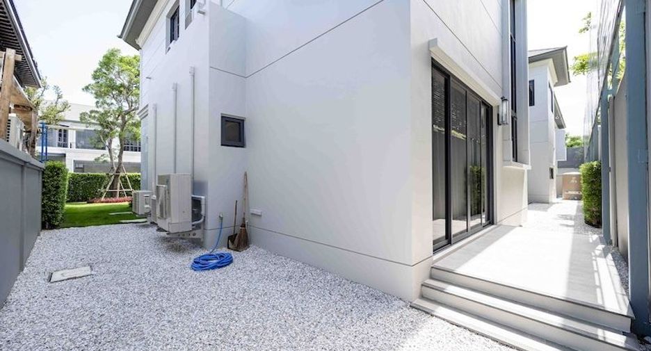 For rent 4 bedrooms house in Bang Kapi, Bangkok