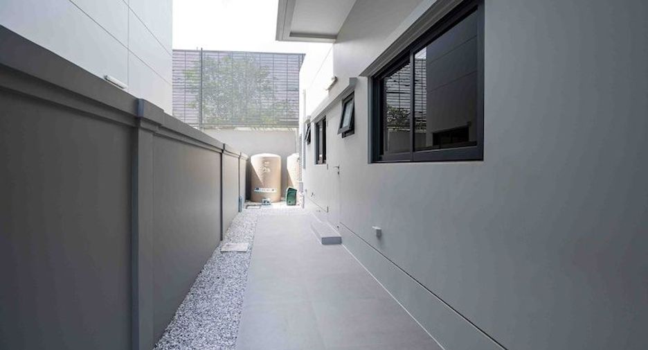 For rent 4 bedrooms house in Bang Kapi, Bangkok