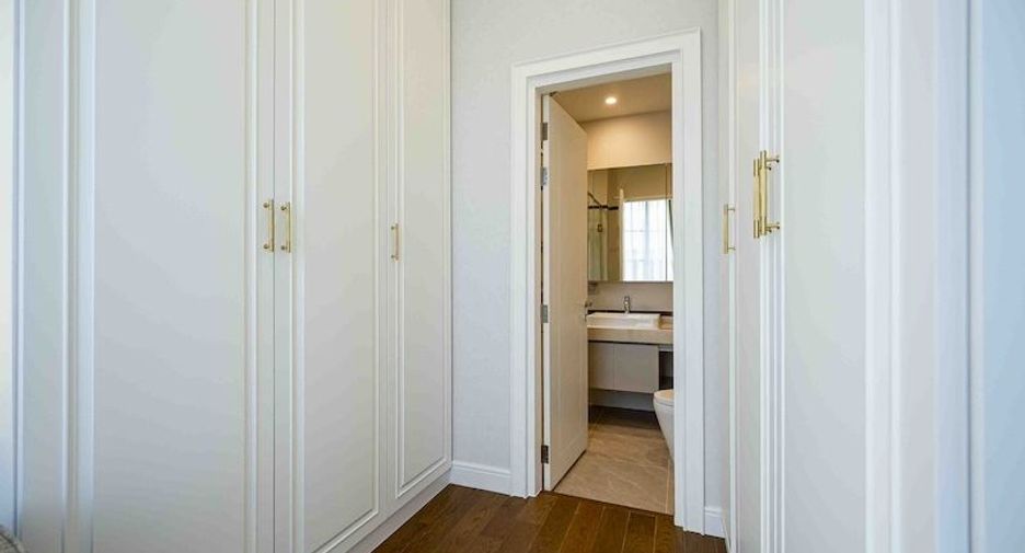 For rent 4 bedrooms house in Bang Kapi, Bangkok