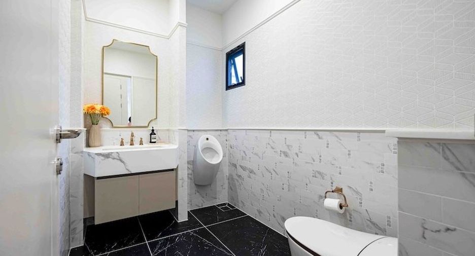 For rent 4 bedrooms house in Bang Kapi, Bangkok