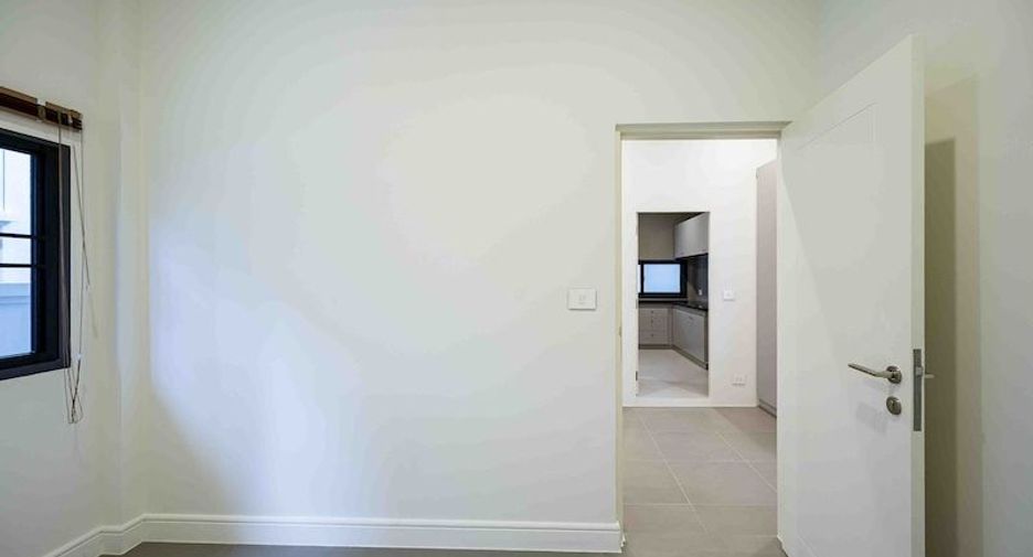 For rent 4 bedrooms house in Bang Kapi, Bangkok
