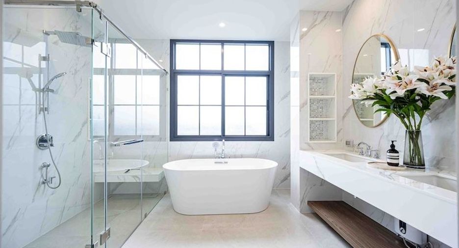 For rent 4 bedrooms house in Bang Kapi, Bangkok