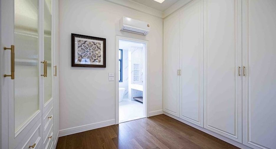 For rent 4 bedrooms house in Bang Kapi, Bangkok