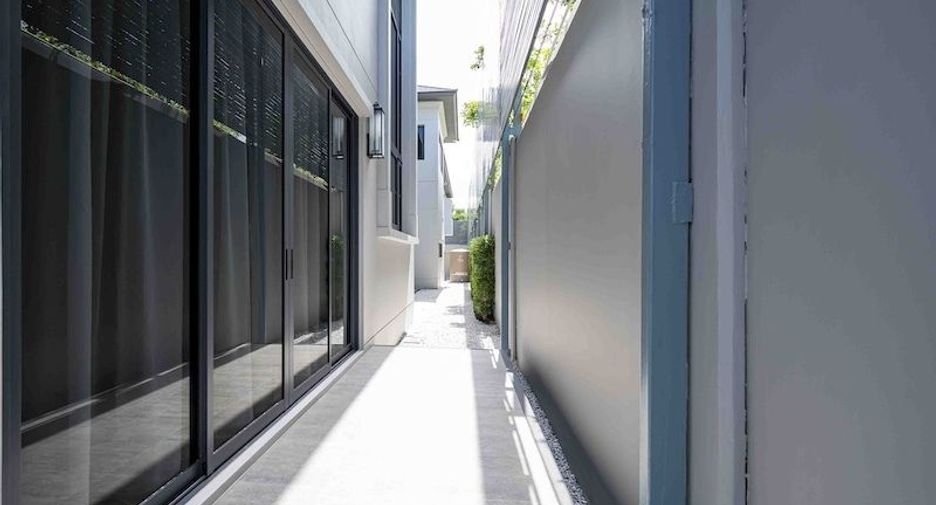 For rent 4 bedrooms house in Bang Kapi, Bangkok