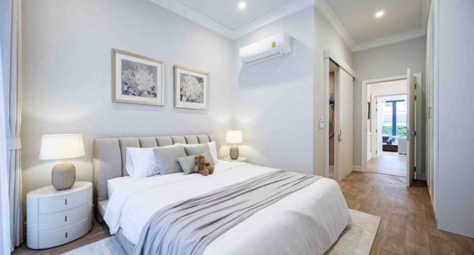 For rent 4 bedrooms house in Bang Kapi, Bangkok