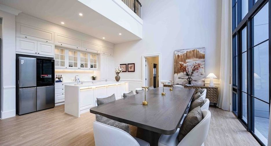 For rent 4 bedrooms house in Bang Kapi, Bangkok