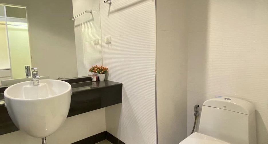 For rent 2 bedrooms condo in Bang Kapi, Bangkok