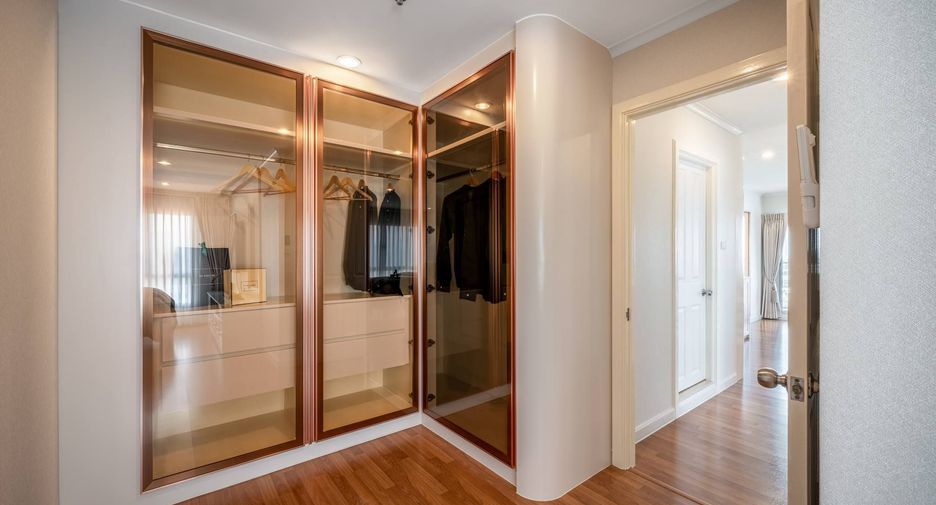 For sale 3 bedrooms condo in Yan Nawa, Bangkok