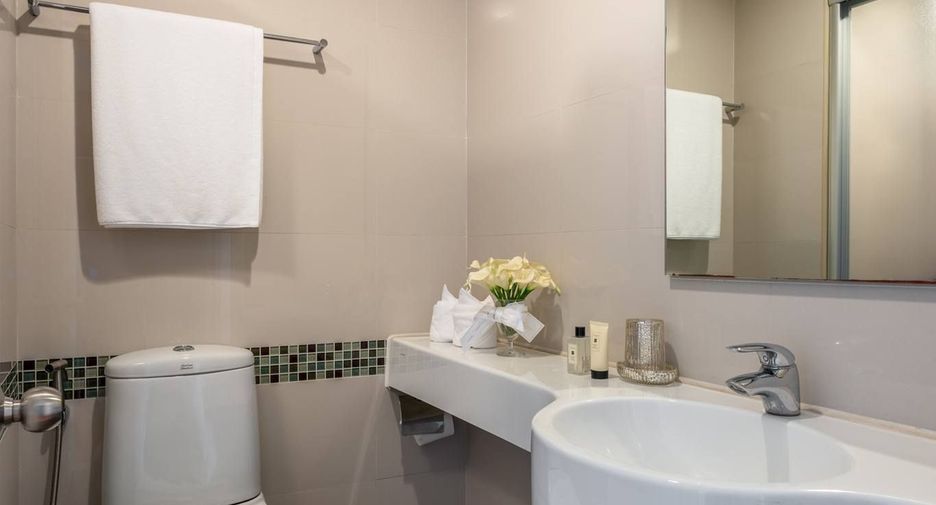For sale 3 bedrooms condo in Yan Nawa, Bangkok