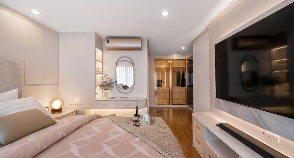 For sale 3 bedrooms condo in Yan Nawa, Bangkok