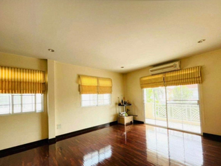 À vendre 3 chambres maison à Saphan Sung, Bangkok
