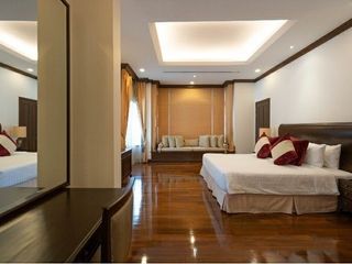 For rent 4 bedrooms house in Yan Nawa, Bangkok