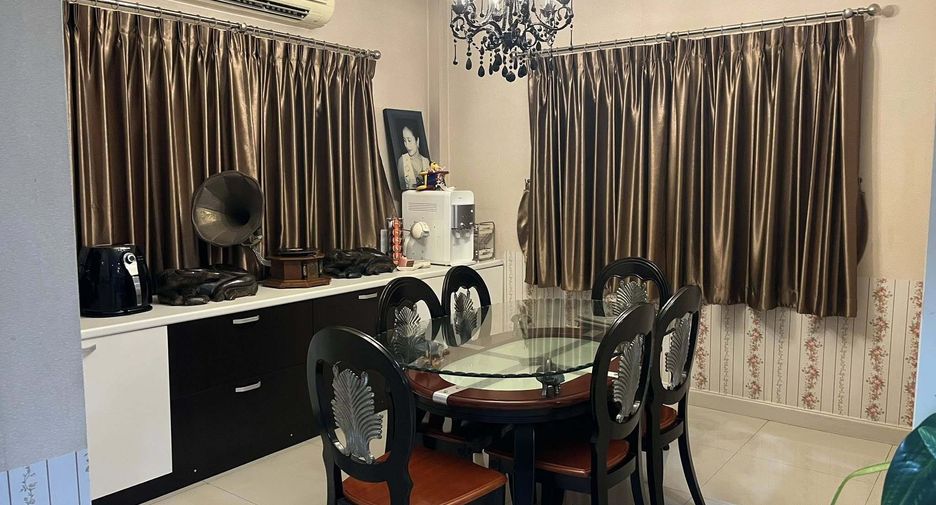 For rent 3 bedrooms house in Bang Kapi, Bangkok