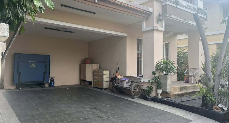 For rent 3 bedrooms house in Bang Kapi, Bangkok