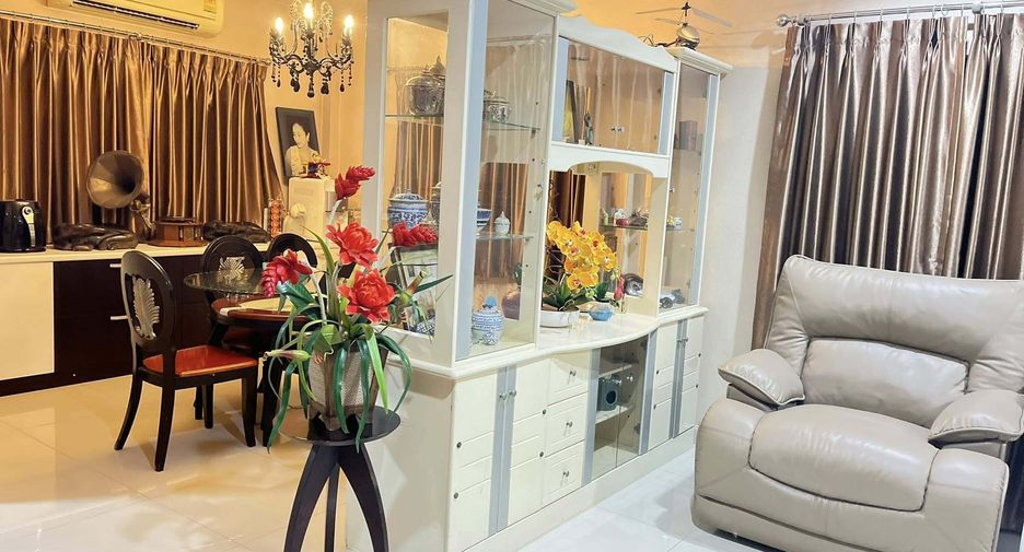 For rent 3 bedrooms house in Bang Kapi, Bangkok