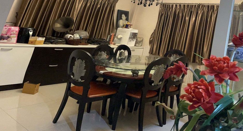 For rent 3 bedrooms house in Bang Kapi, Bangkok