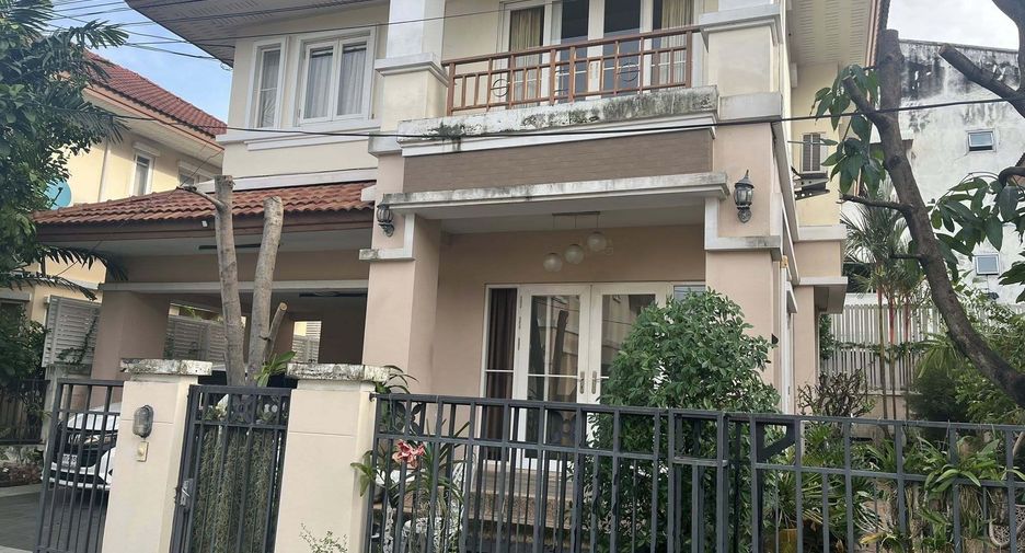 For rent 3 bedrooms house in Bang Kapi, Bangkok