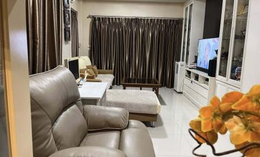 Casa en alquiler de 3 habitaciones en Bang Kapi, Bangkok
