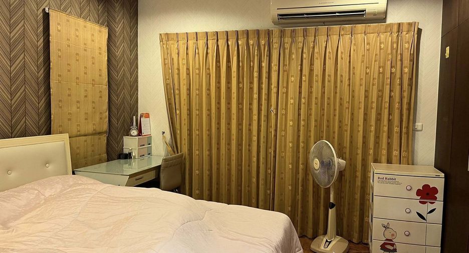 For rent 3 bedrooms house in Bang Kapi, Bangkok